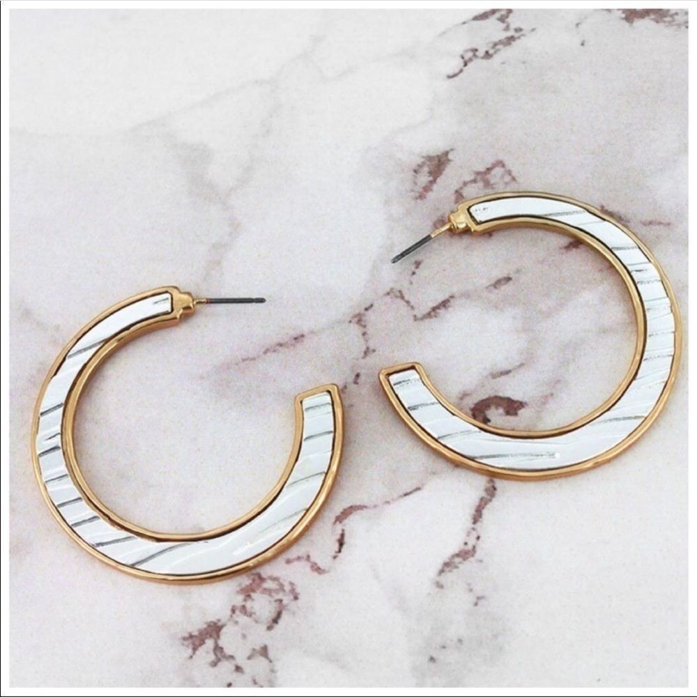 Animal print c hoop earrings - Picture 1 of 2
